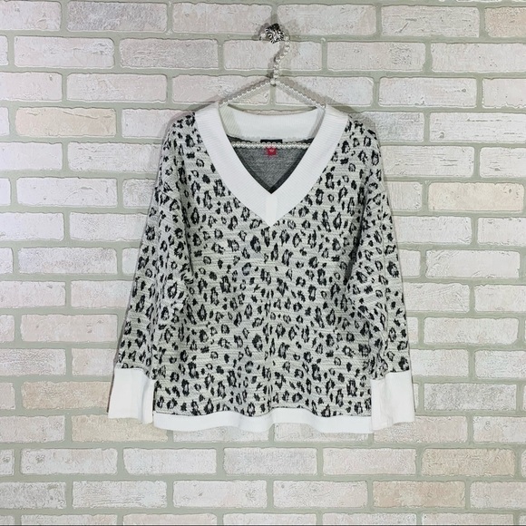 Vince Camuto Animal Print V Neck Long Sleeve Sweater Size S - Picture 1 of 8